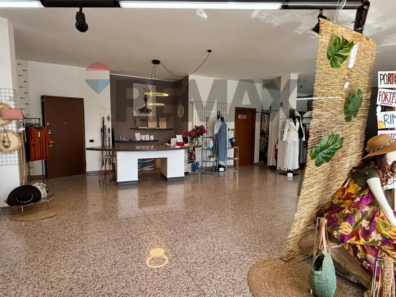 Esercizio commerciale in , Cassano Magnago, {3} - Foto 2