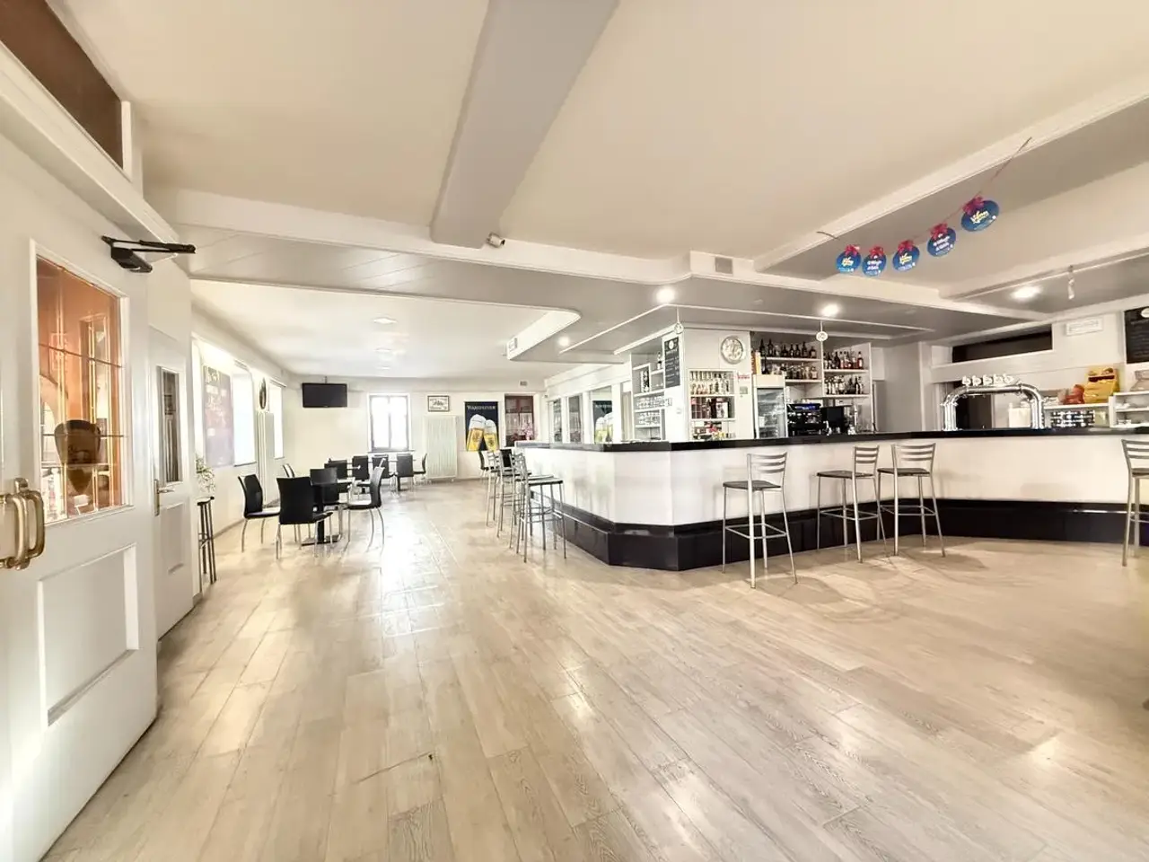 Negozio in Piazza Unità d'Italia 18, Rovere' Della Luna, {3} - Foto 1