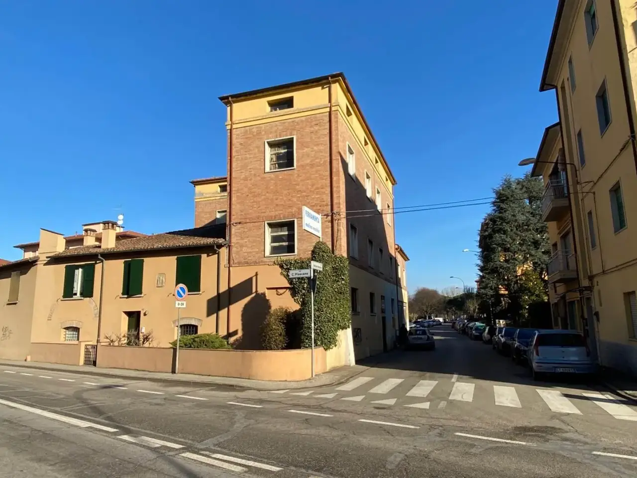 Esercizio commerciale in  Imola, Imola, {3} - Foto 1