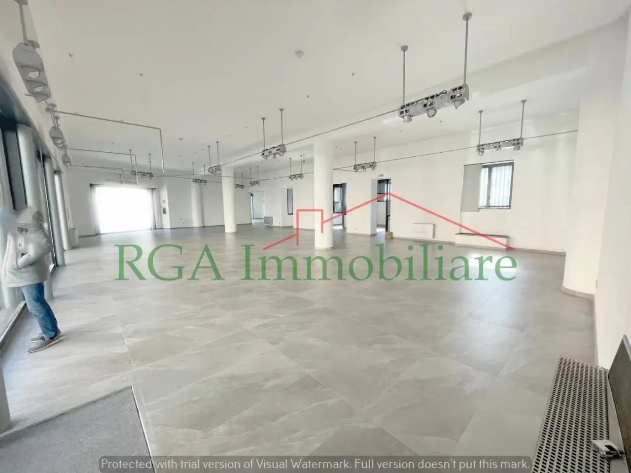 Locale commerciale in Largo Nicolò Rezzara 7, Bergamo, {3} - Foto 2