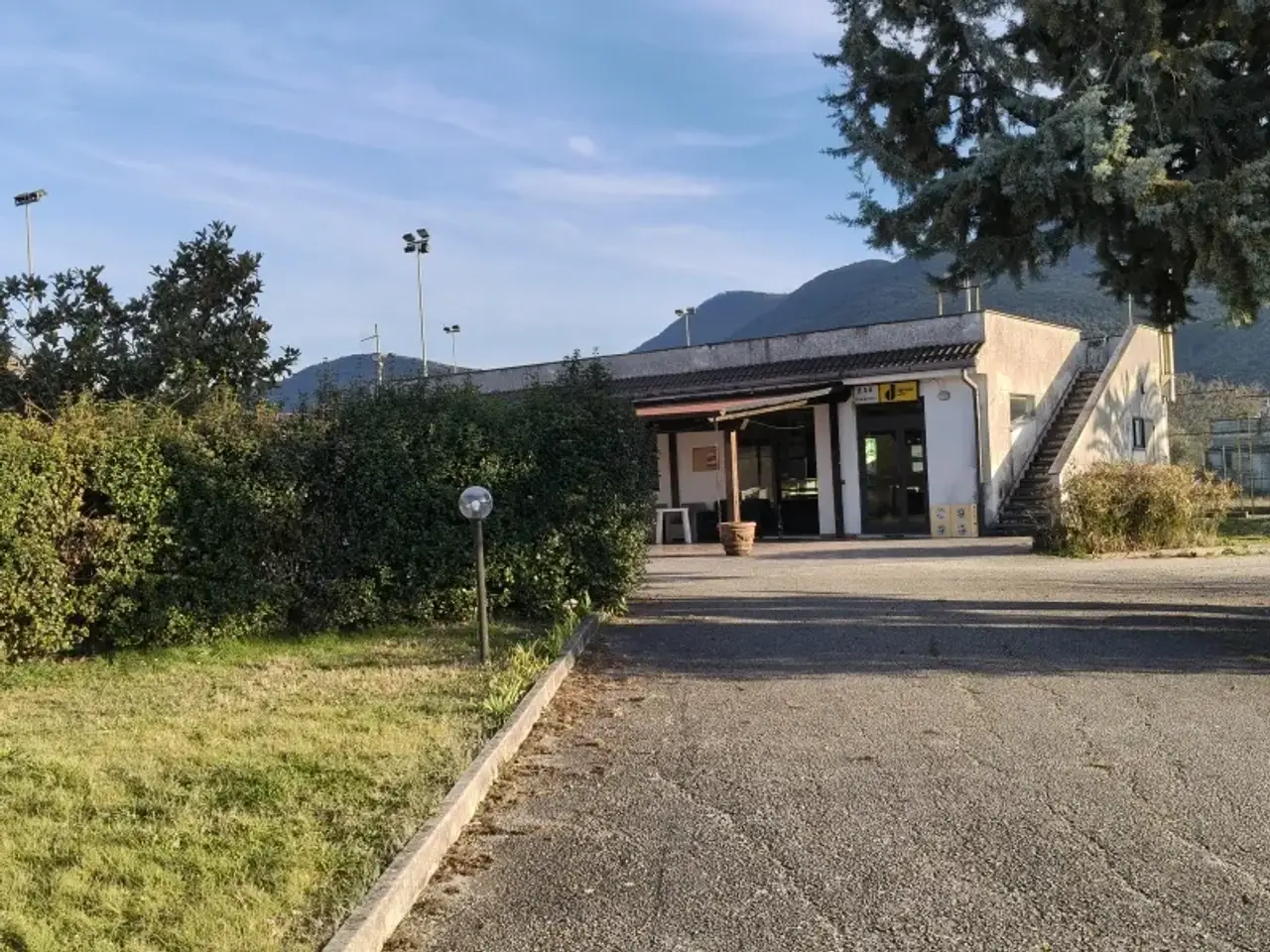 Esercizio commerciale in Via Adriano Olivetti Snc, Macchia D'Isernia, {3} - Foto 1