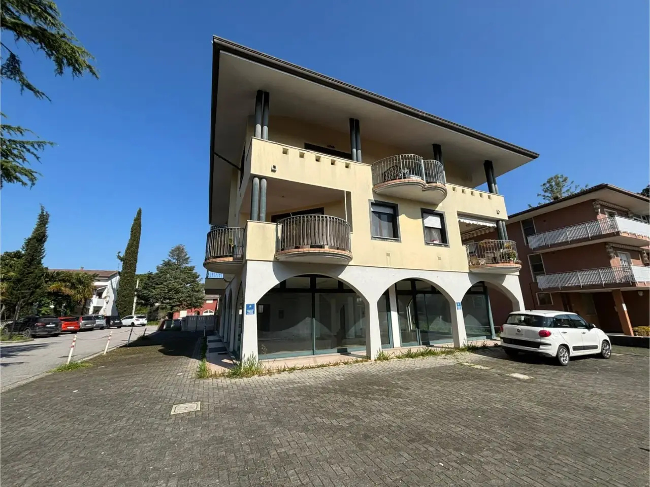 Locale commerciale in , Carlino, {3} - Foto 1