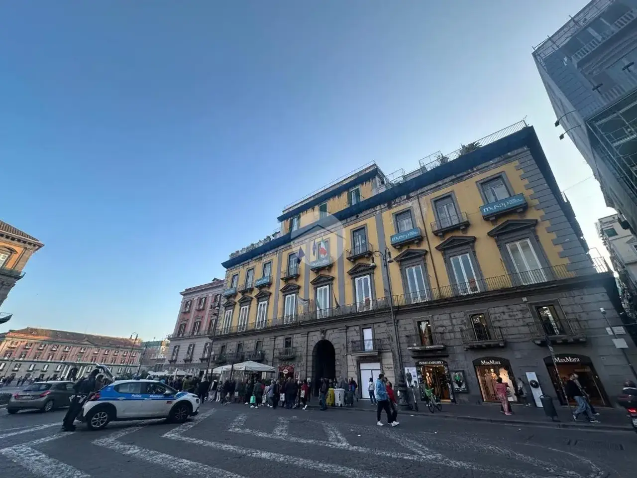 Negozio in Ad Piazza Trieste E Trento 00, Napoli, {3} - Foto 1