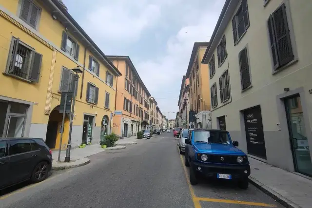 Negozio in Via Gianbattista Moroni 125, Bergamo - Foto 1