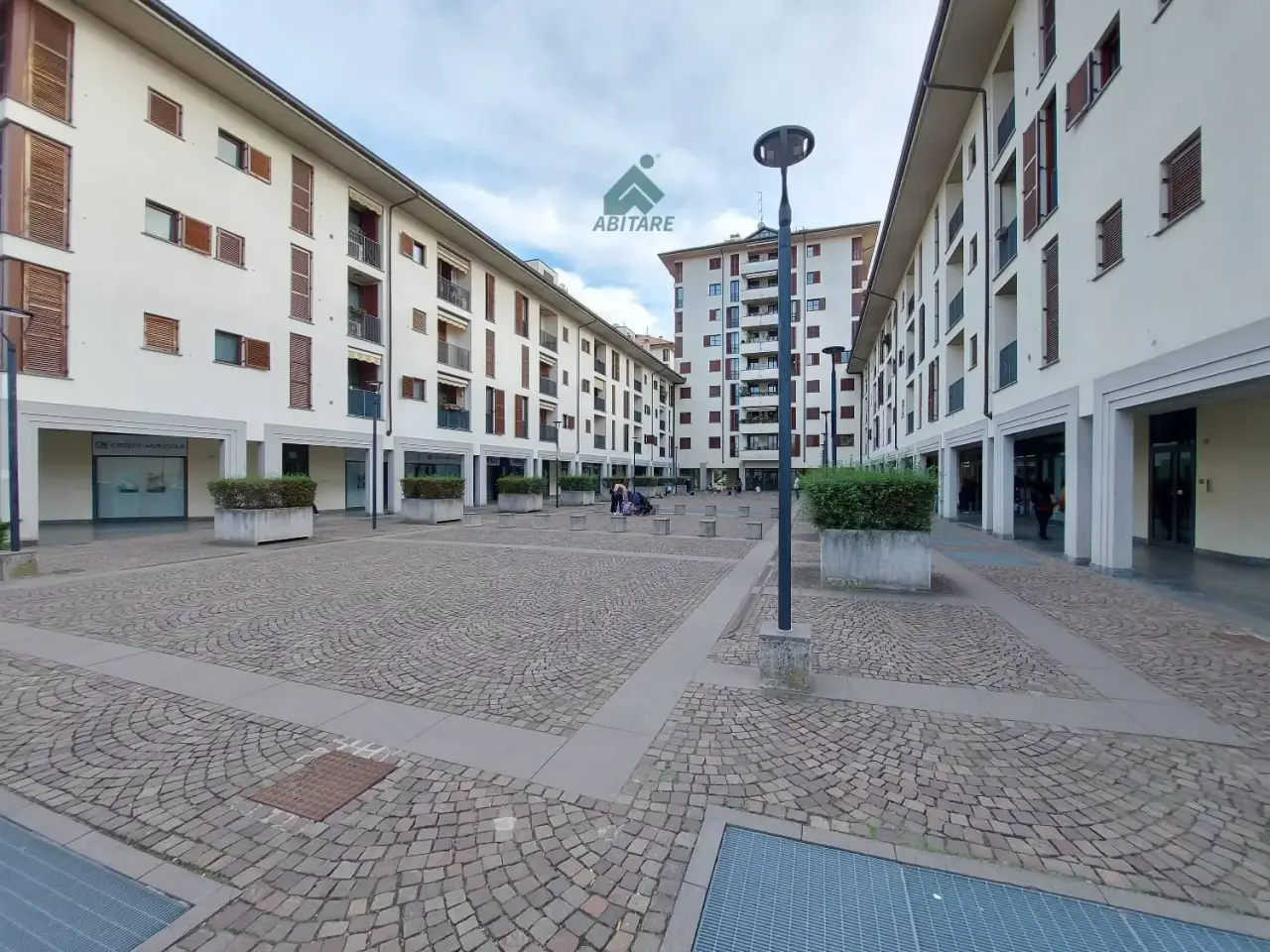 Negozio in Via Caduti Bollatesi 16, Bollate, {3} - Foto 1