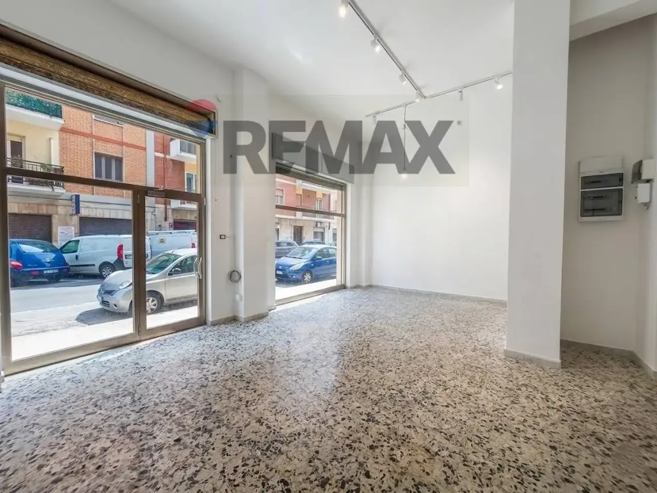 Negozio in Via Tommaseo 47, Cagliari, {3} - Foto 1