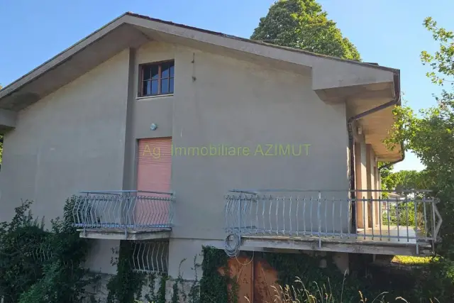 Villa in Strada Nazionale Flaminia 441, Fano - Foto 1