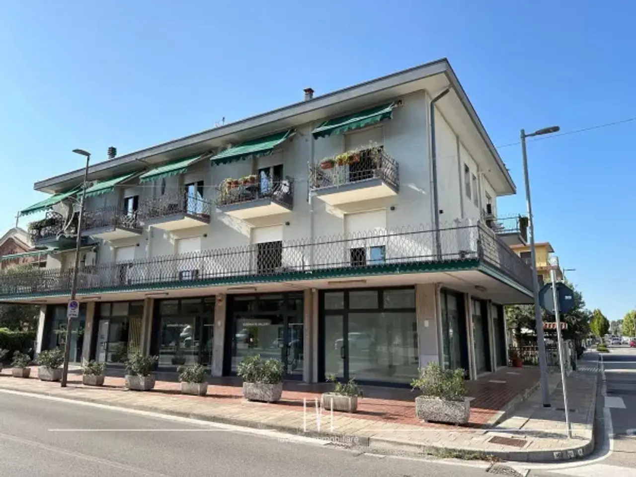 Negozio in Via Amba Alagi 2, Jesolo, {3} - Foto 2
