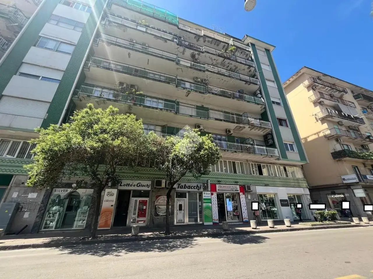 Negozio in Piazza Caduti Civili di Brescia 11, Salerno, {3} - Foto 1
