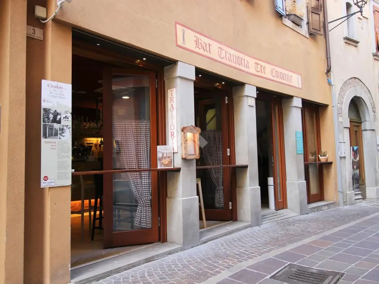 Negozio in Via Adelaide Ristori 5, Cividale Del Friuli, {3} - Foto 1