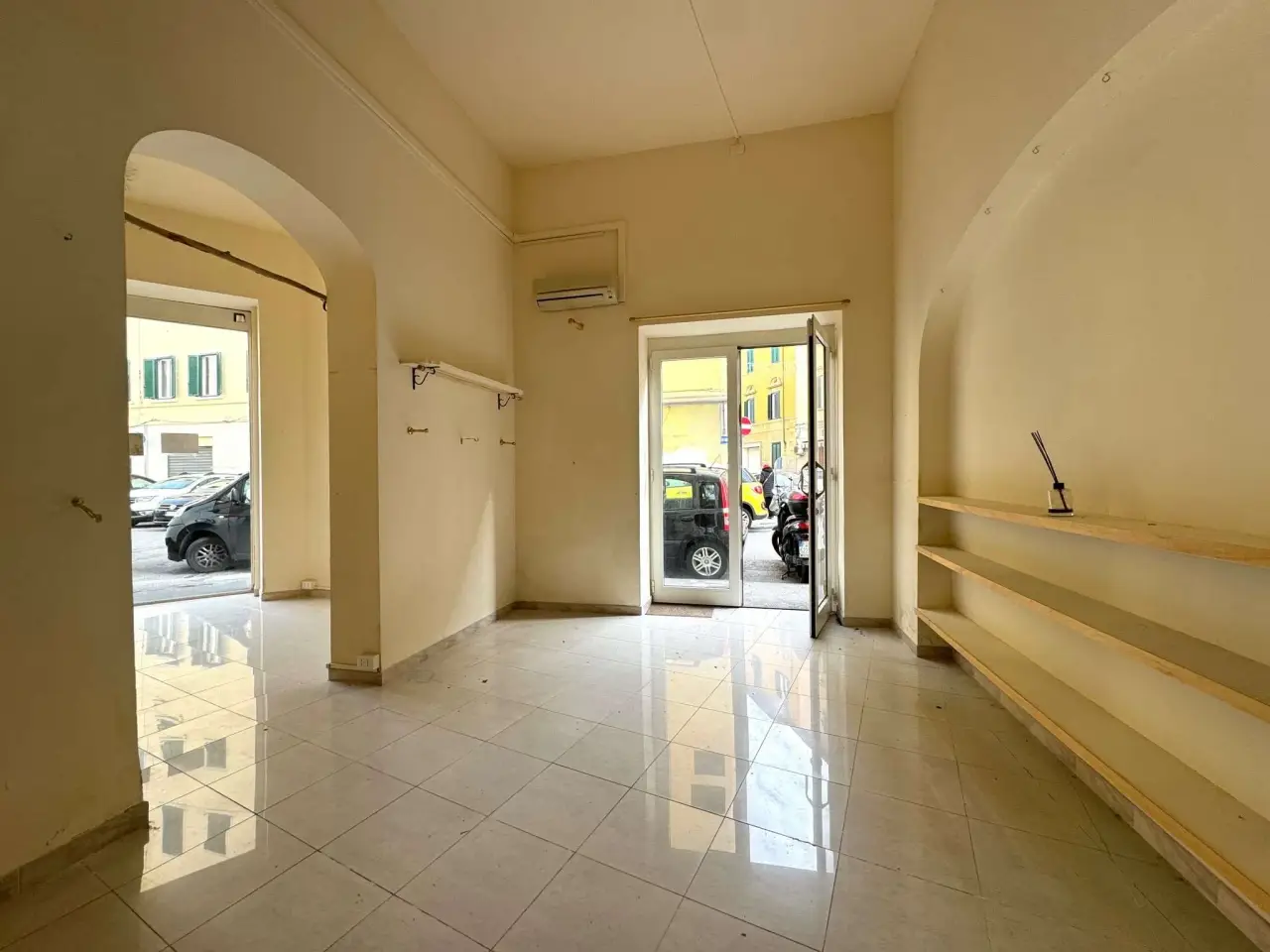 Negozio in Via Maggi, Livorno, {3} - Foto 1