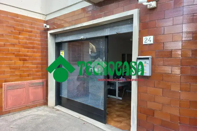 Geschäft in Via N. Piccinni 24, Firenze - Foto 1