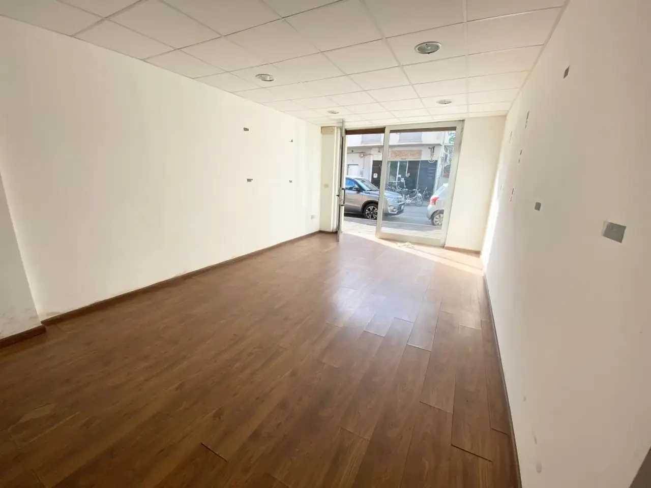 Negozio in Via Luigi Cadorna 48, Pescara, {3} - Foto 1