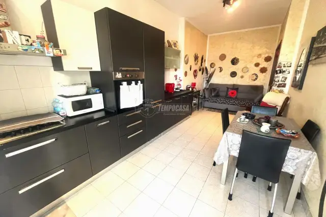 3-room flat in Via Arona 33, Torino - Photo 1