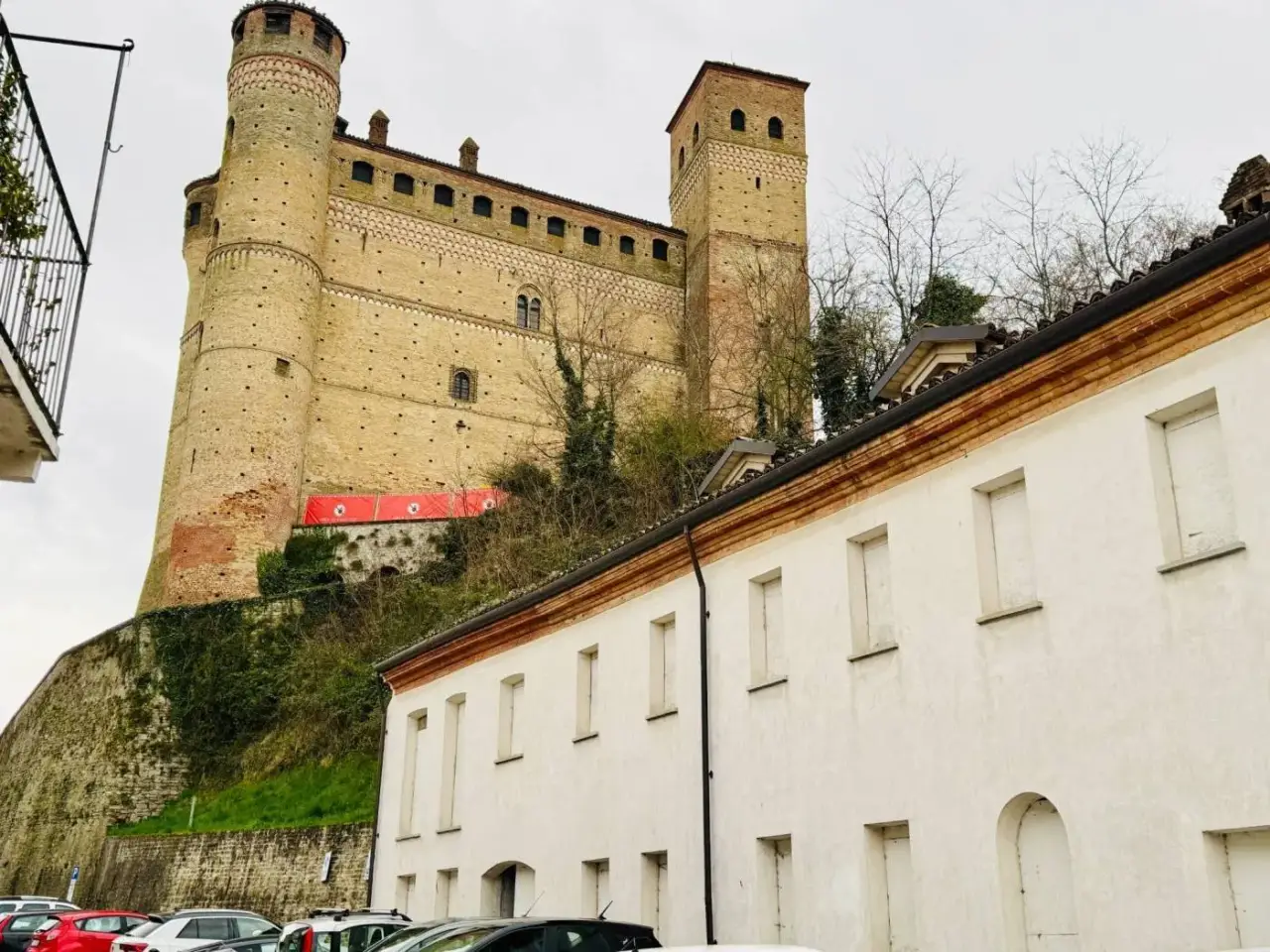 Negozio in Piazza Umberto I , 12050, Serralunga d'Alba, Serralunga D'Alba, {3} - Foto 1