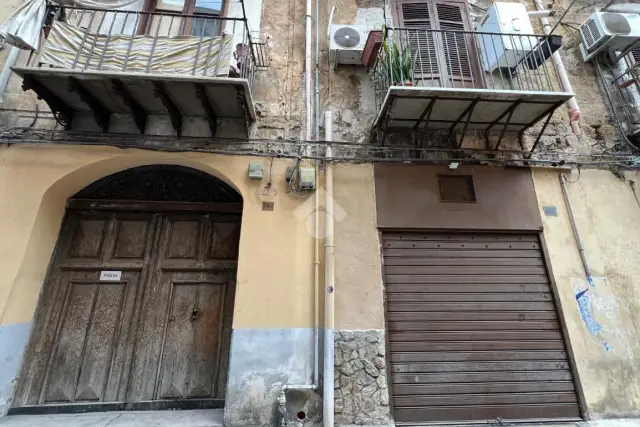 Garage or car box in Via Porta di Castro 247, Palermo - Photo 1