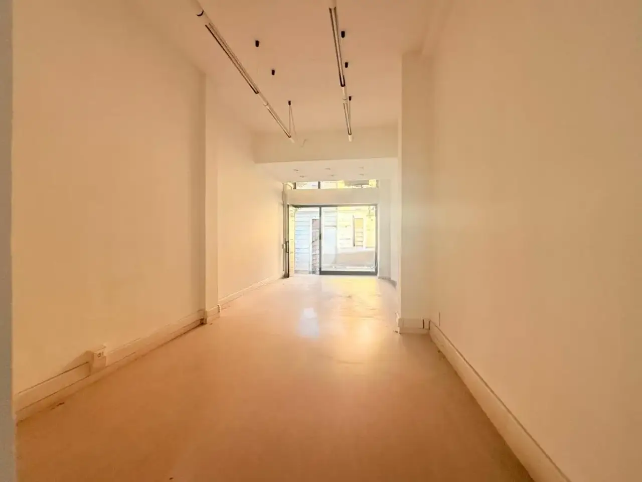 Negozio in Via G. Garibaldi 106, Desio, {3} - Foto 1