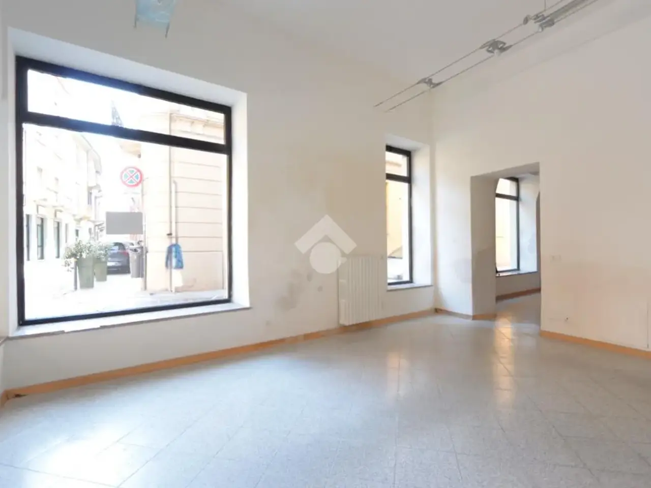 Negozio in Via Andrea Vochieri 76, Alessandria, {3} - Foto 2