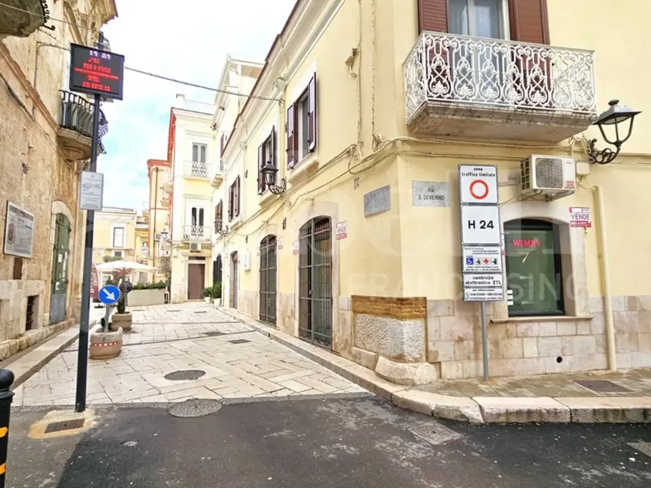 Negozio in Piazza Municipio 17, San Severo, {3} - Foto 2