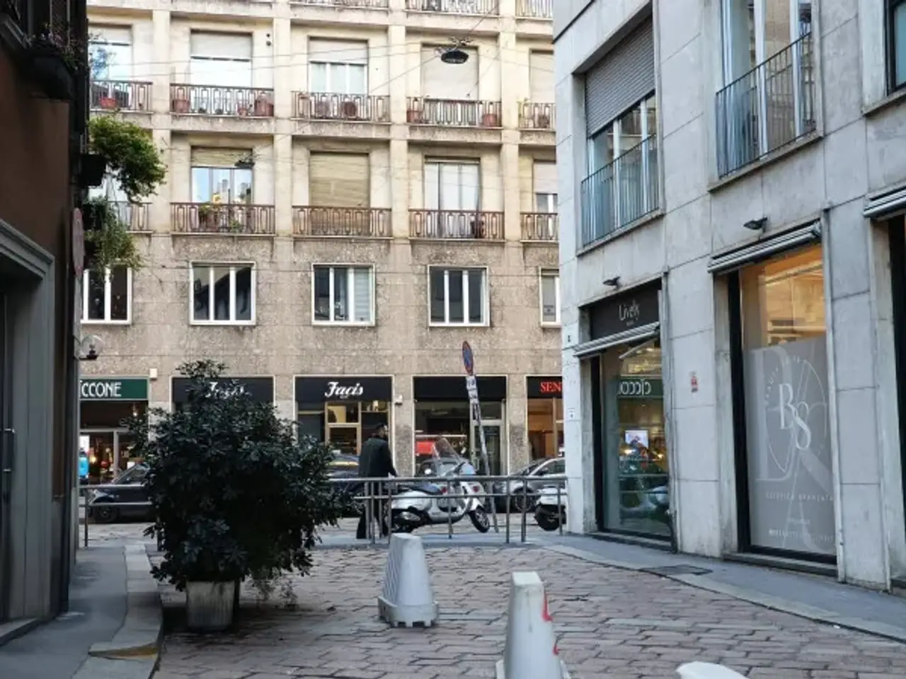 Negozio in Corso di Porta Romana 40, Milano, {3} - Foto 1