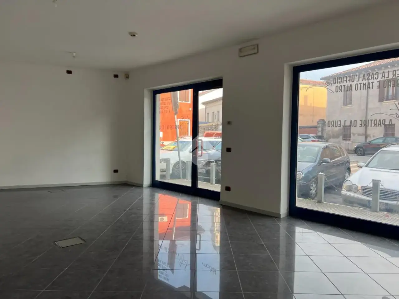 Negozio in Via Belfiore 146, Verona, {3} - Foto 1