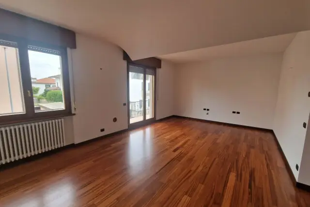 4-room flat in Via Fratelli Calvi 7, Lallio - Photo 1