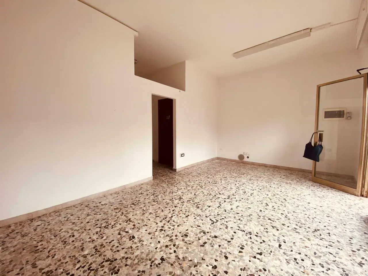 Esercizio commerciale in Via Roma Nord, Borgo Mantovano, {3} - Foto 2