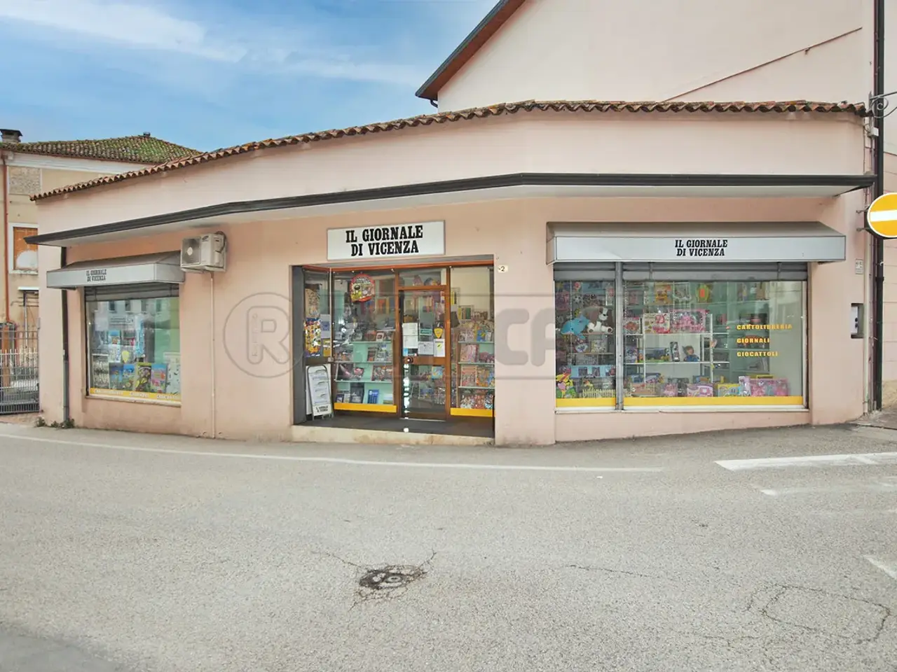 Palazzina commerciale in Via G. Marconi 2, Cornedo Vicentino, {3} - Foto 1