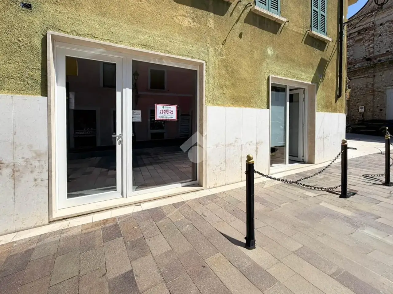 Negozio in Piazza Giuseppe Garibaldi 5, Manerba Del Garda, {3} - Foto 1