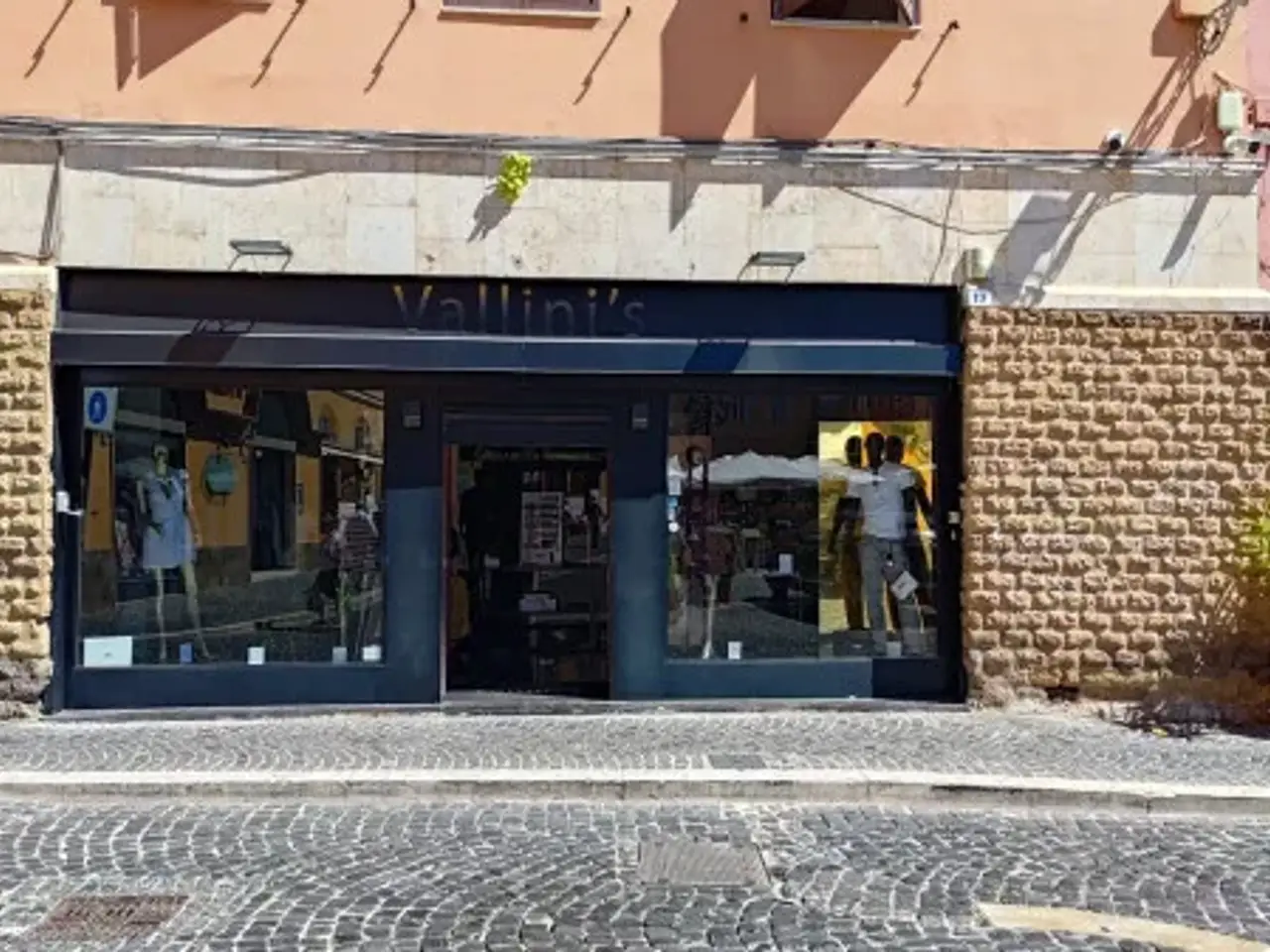 Abbigliamento in Piazza Plebiscito 19, Tivoli, {3} - Foto 1