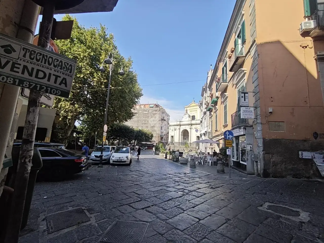 Negozio in Via Gesù 7, Castellammare Di Stabia, {3} - Foto 2
