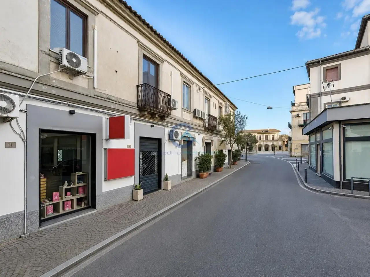 Negozio in Via Tommaso Gullì 9, Catanzaro, {3} - Foto 1