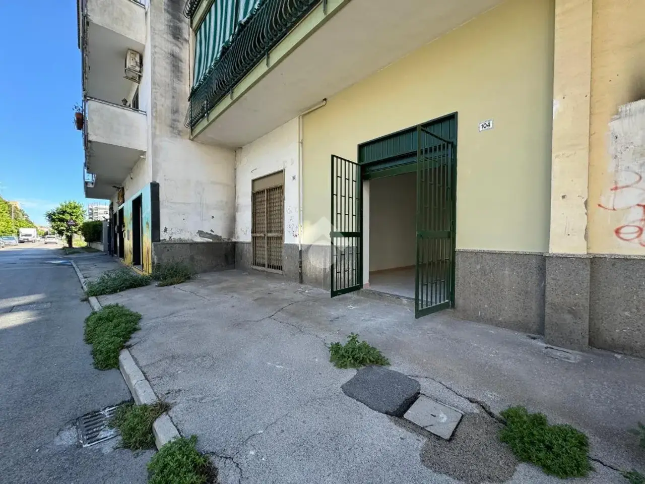 Negozio in Via Siepe Nuova 104, Frattamaggiore, {3} - Foto 1