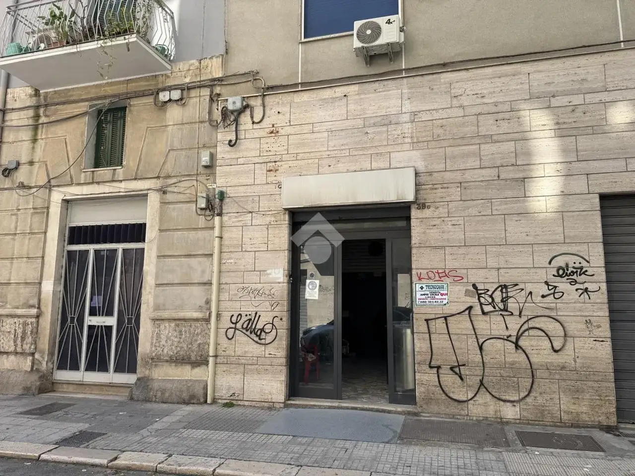 Magazzino in Via Enrico Toti 39, Bari, {3} - Foto 2