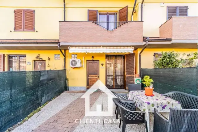 Villa a schiera in Via Eugenio Montale , 28, Motta Visconti - Foto 1