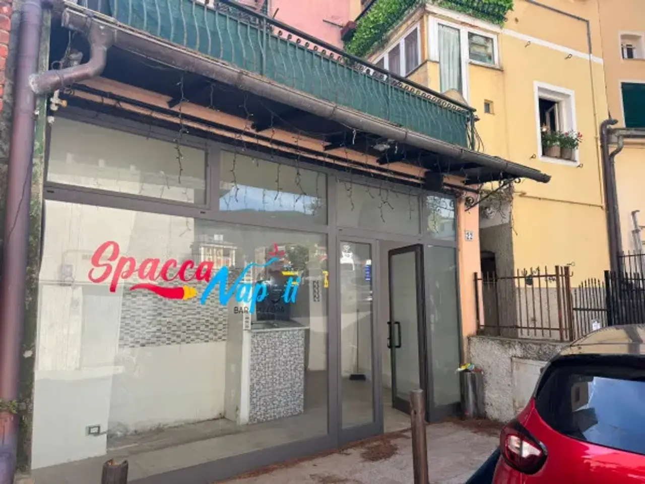 Negozio in Piazza Giovanni Battista Patrone 22, Varazze, {3} - Foto 1