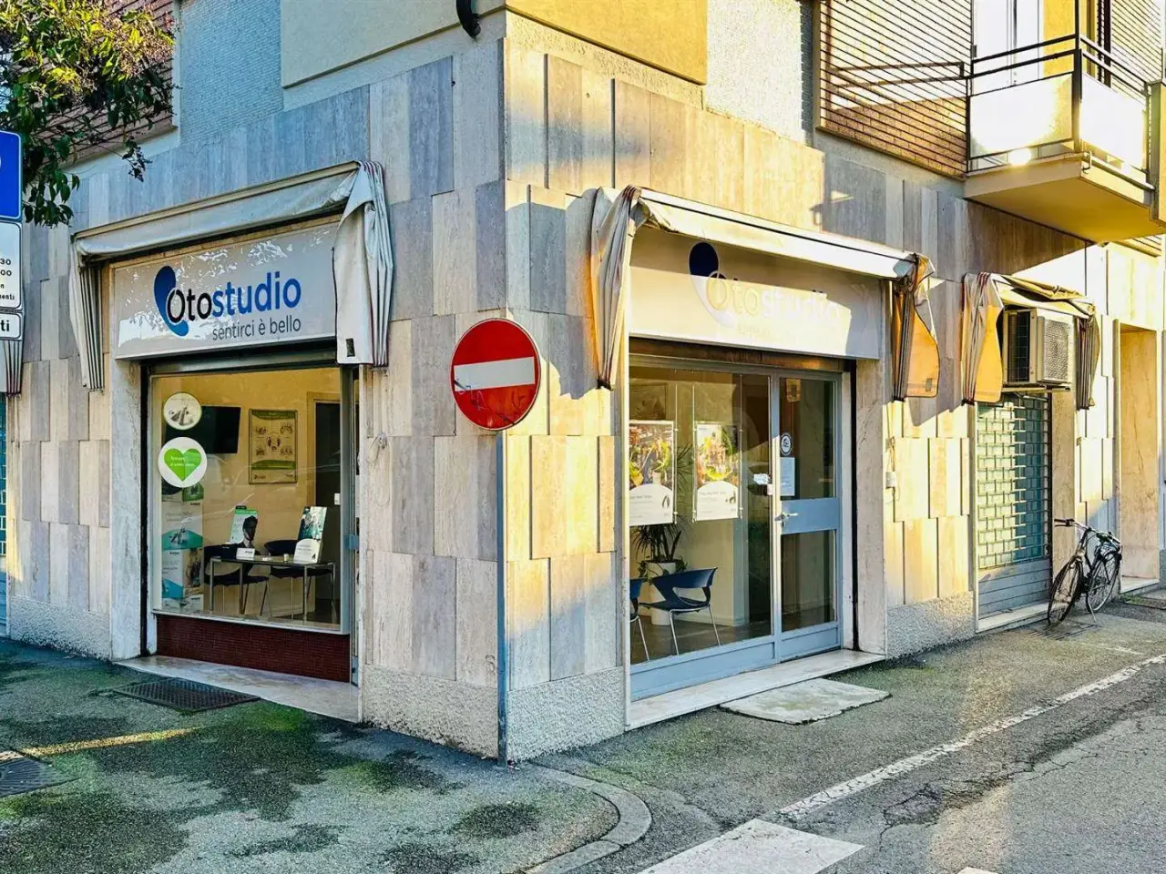 Negozio in Via Paolo Galeati 29 - 31 Imola, Imola, {3} - Foto 1