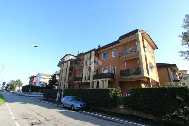 Trilocale in Via Varese 24, Bareggio - Foto 1