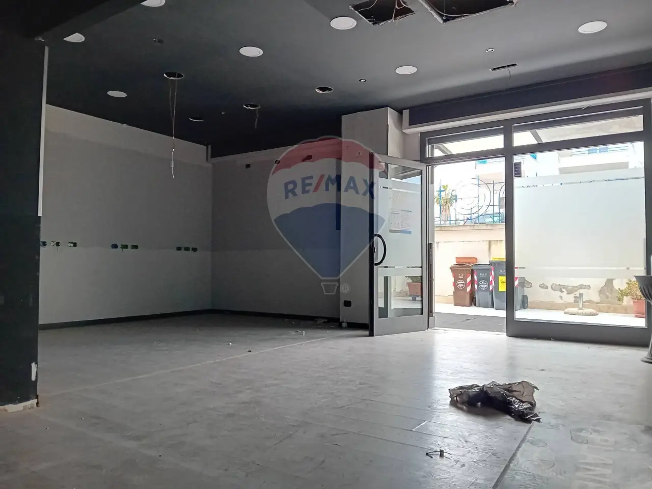 Negozio in Via Grotta della Regina 27, Bari, {3} - Foto 1