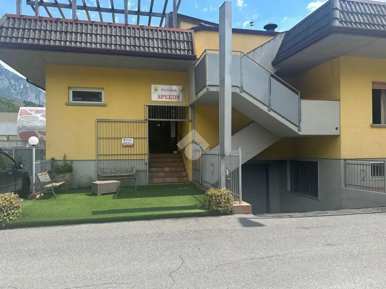 Negozio in Via Santa Caterina da Siena 4, Rogno, {3} - Foto 1