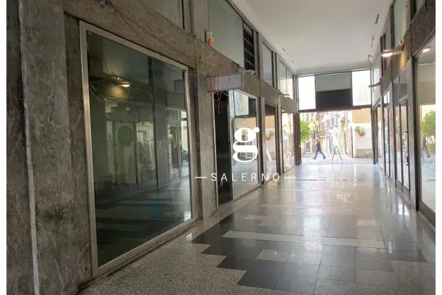 Negozio in Via Mercanti, Salerno - Foto 1