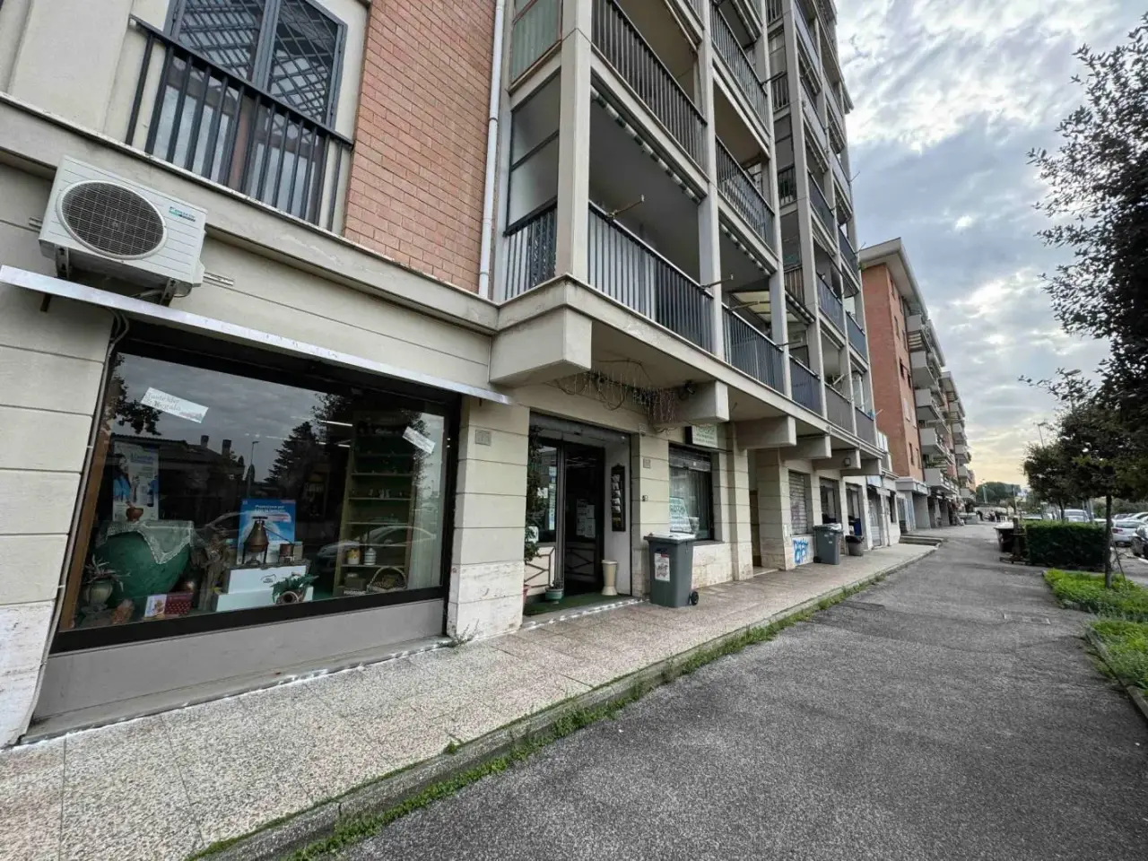 Locale commerciale in Via Atene 55 Ciampino, Ciampino, {3} - Foto 1