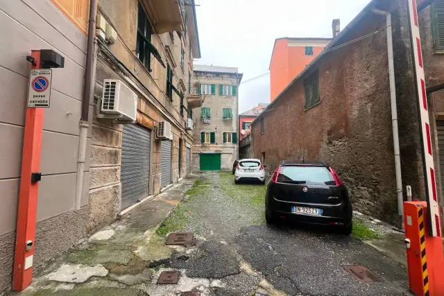 Autoparkplatz in Via Sestri 49, Genova - Foto 1