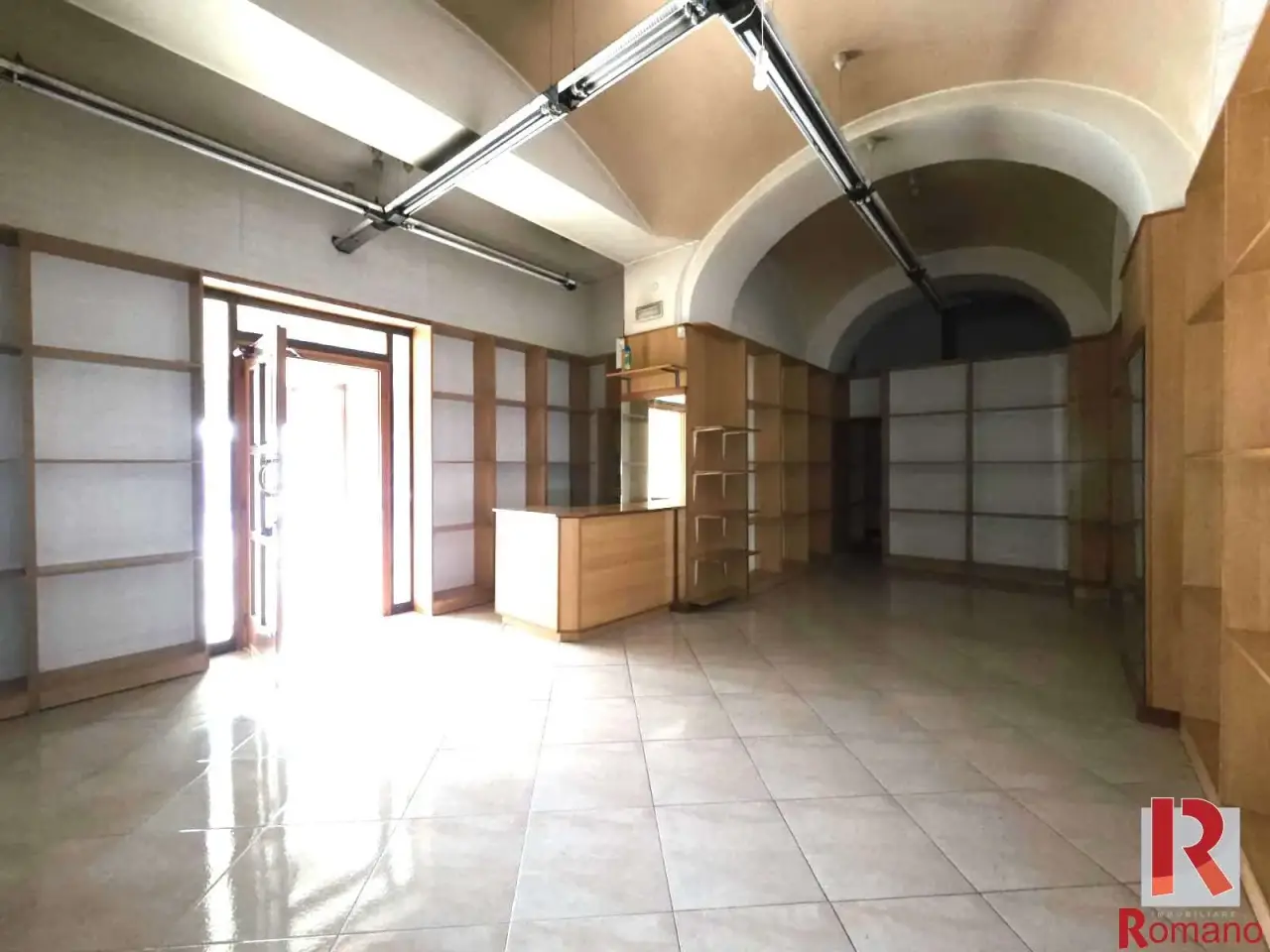 Negozio in Corso Aldo Moro 235, Santa Maria Capua Vetere, {3} - Foto 1