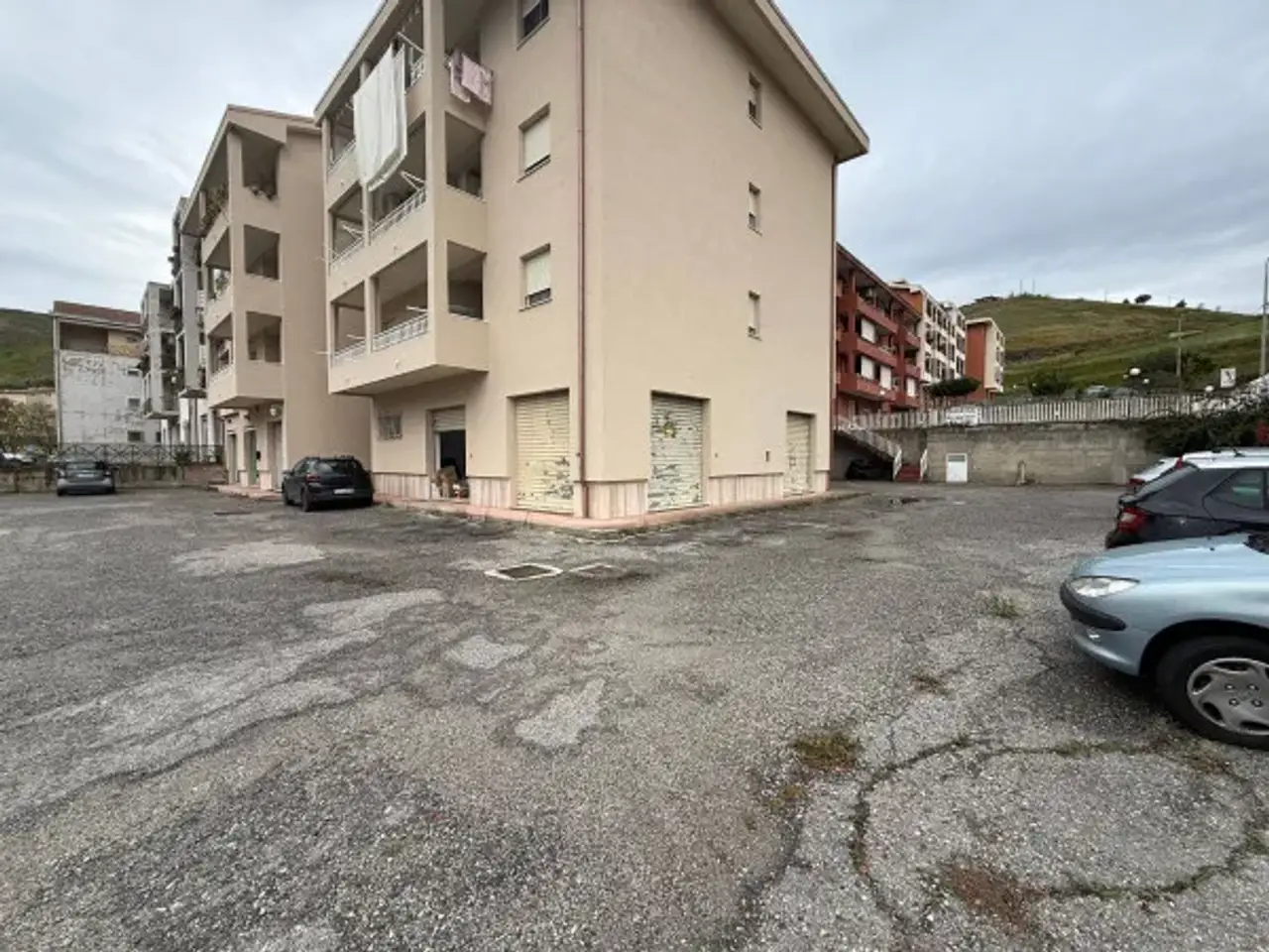 Negozio in Via Monsignor Armando Fares, Catanzaro, {3} - Foto 2