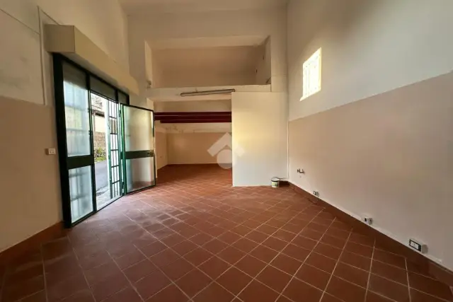 Warehouse in Via Pagliarone 4, Torre del Greco - Photo 1