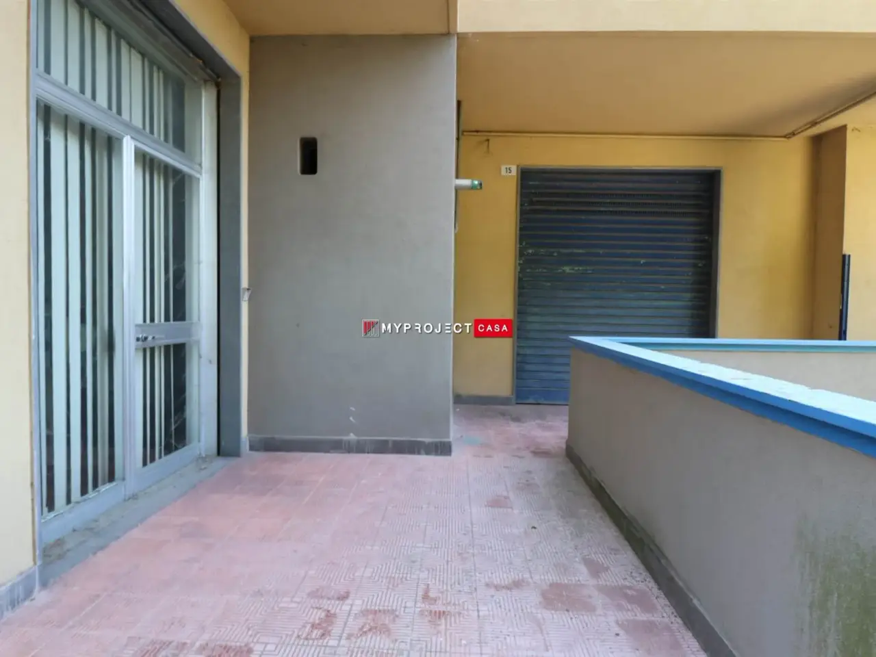 Negozio in Viale della Stazione, Martina Franca, {3} - Foto 2