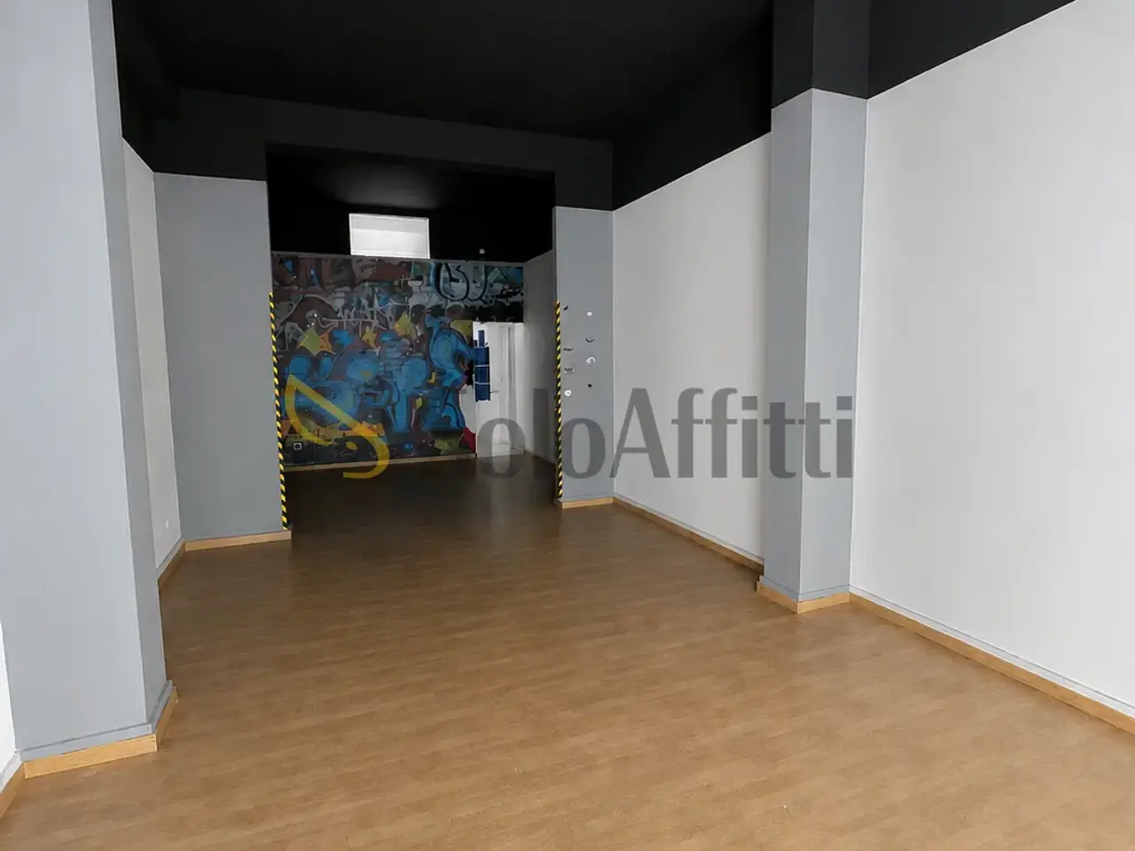 Negozio in Via Ferdinando Chieffi 6, Barletta, {3} - Foto 2