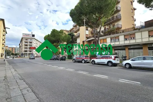 Geschäft in Via Francesco Baracca 15, Firenze - Foto 1