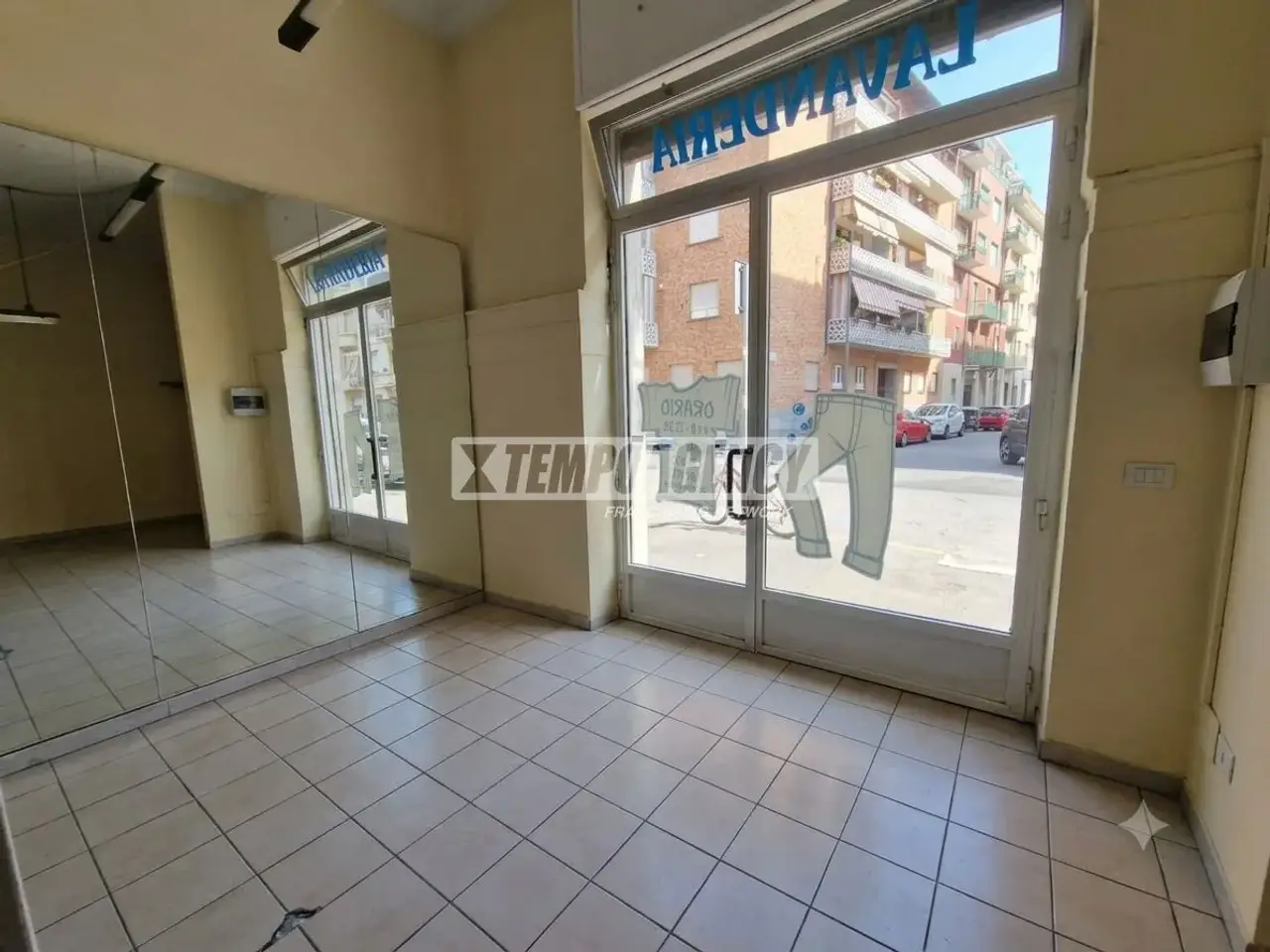 Negozio in Via Caprera 19, Torino, {3} - Foto 2